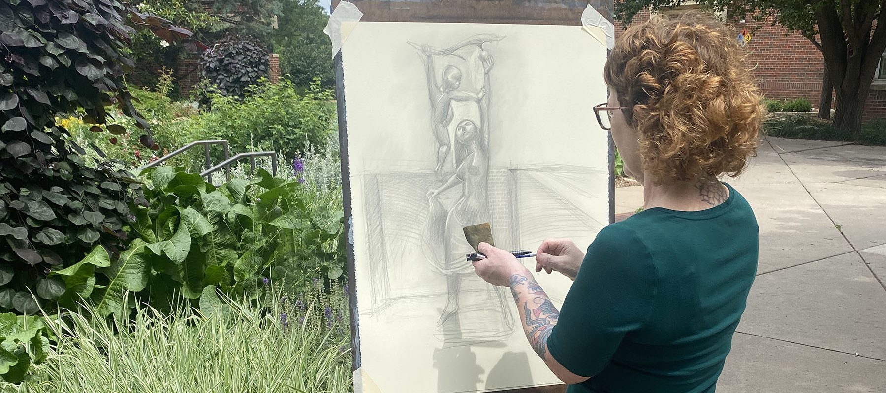 Artist Rachel Curtis draws outdoors using an easil