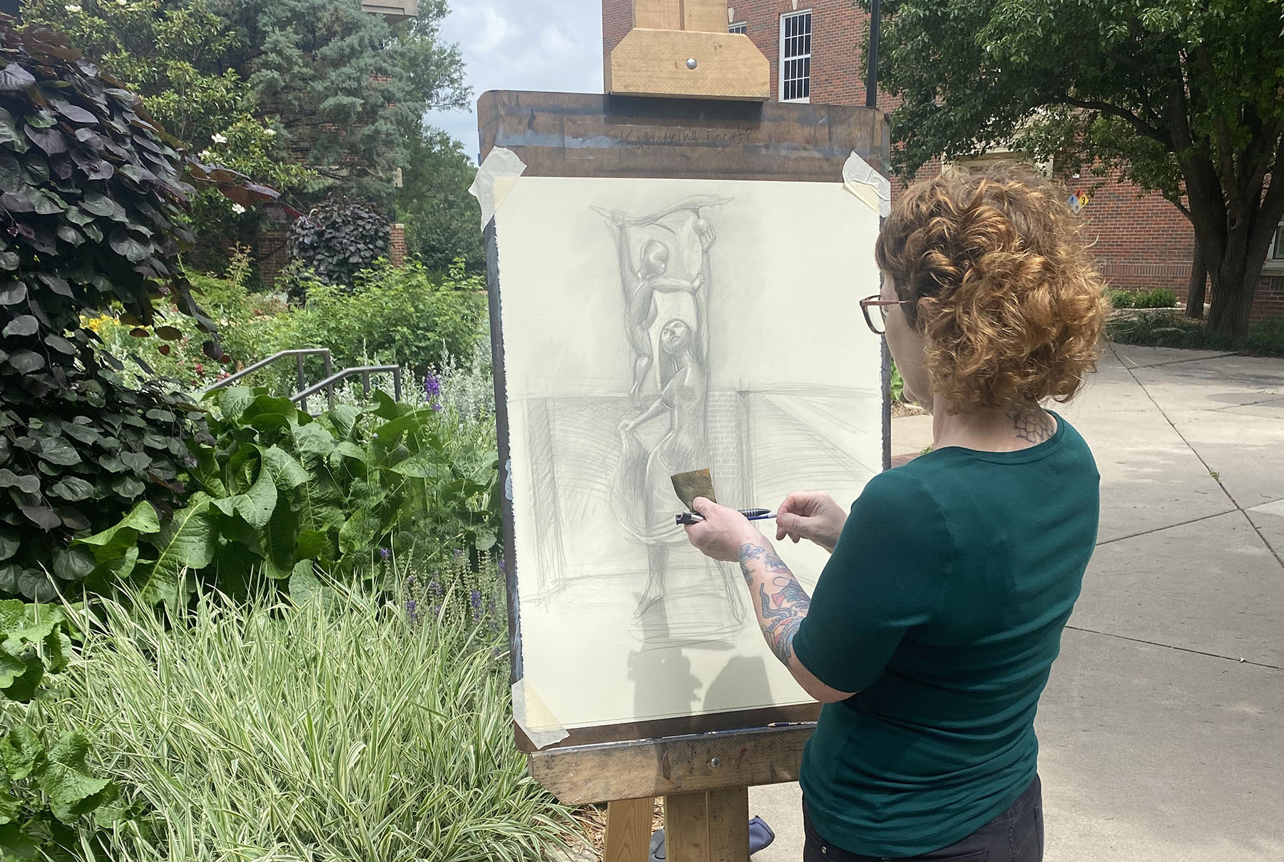 Artist Rachel Curtis draws outdoors using an easil